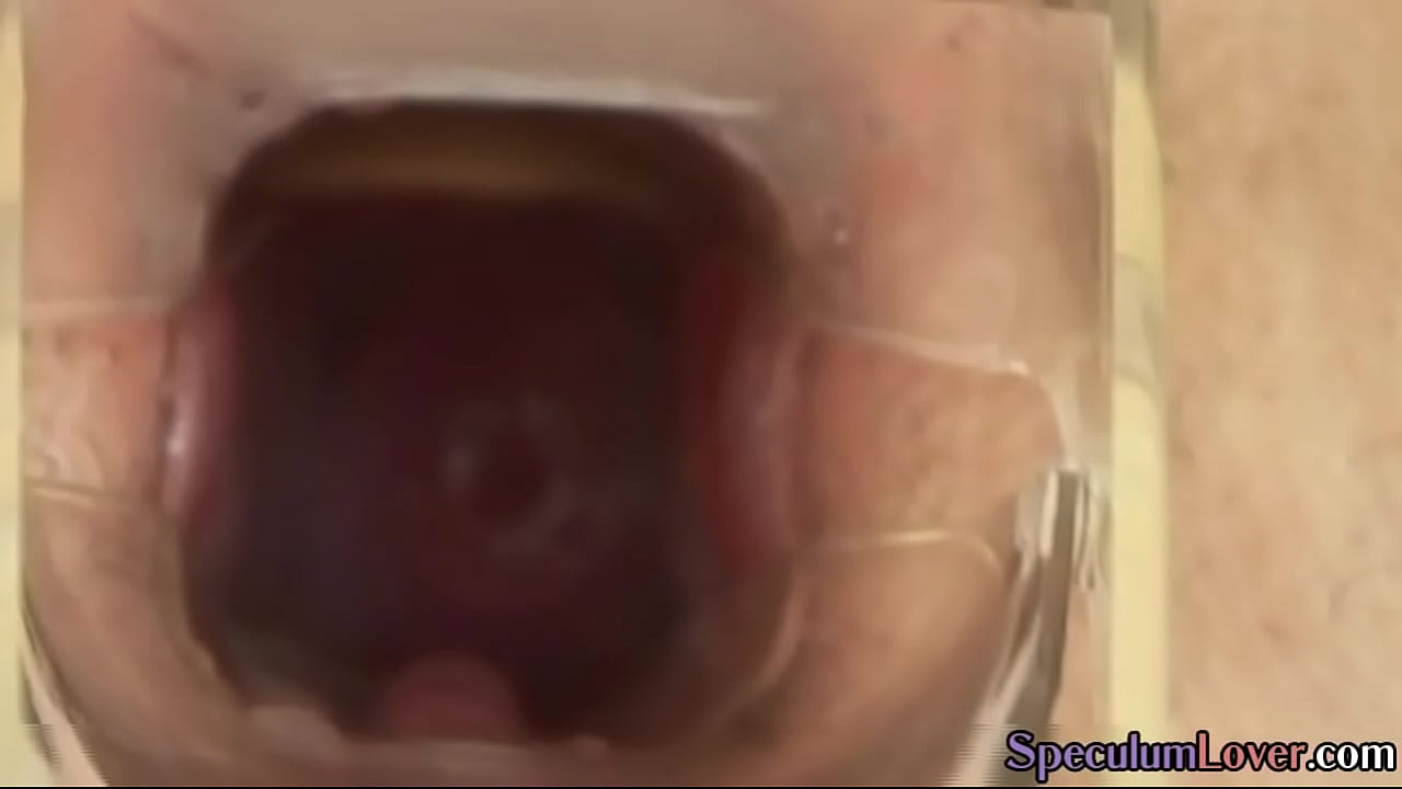 Speculum beauty pees after riding toy