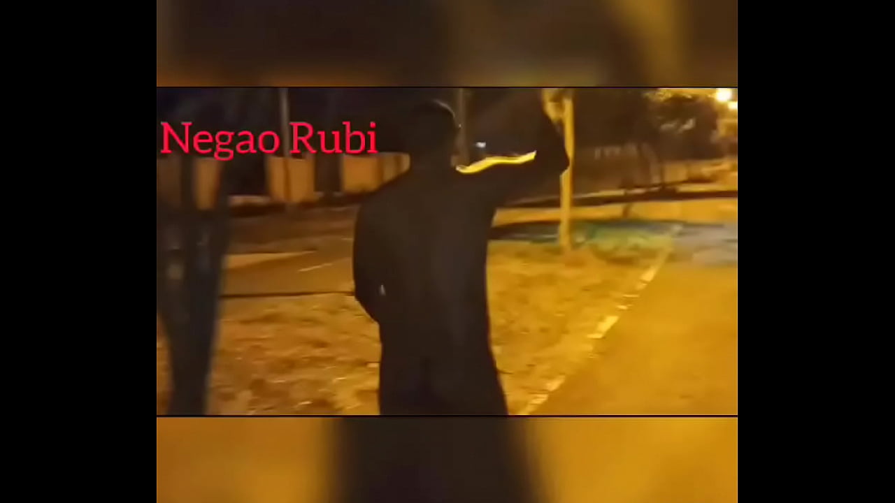 Uma caminhada pela praça, um dia normal rs