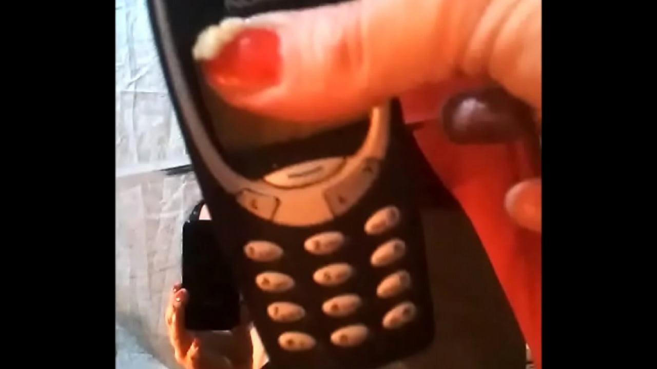 Mi infilo un telefono tutto nel buco del culo