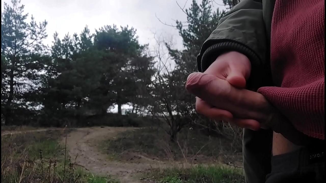 Teen twink dude goes to have an outdoor jerkoff fun at a nude beach, can someone give him a hand?