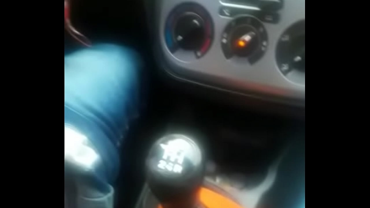 Com o amigo hetero casado no carro