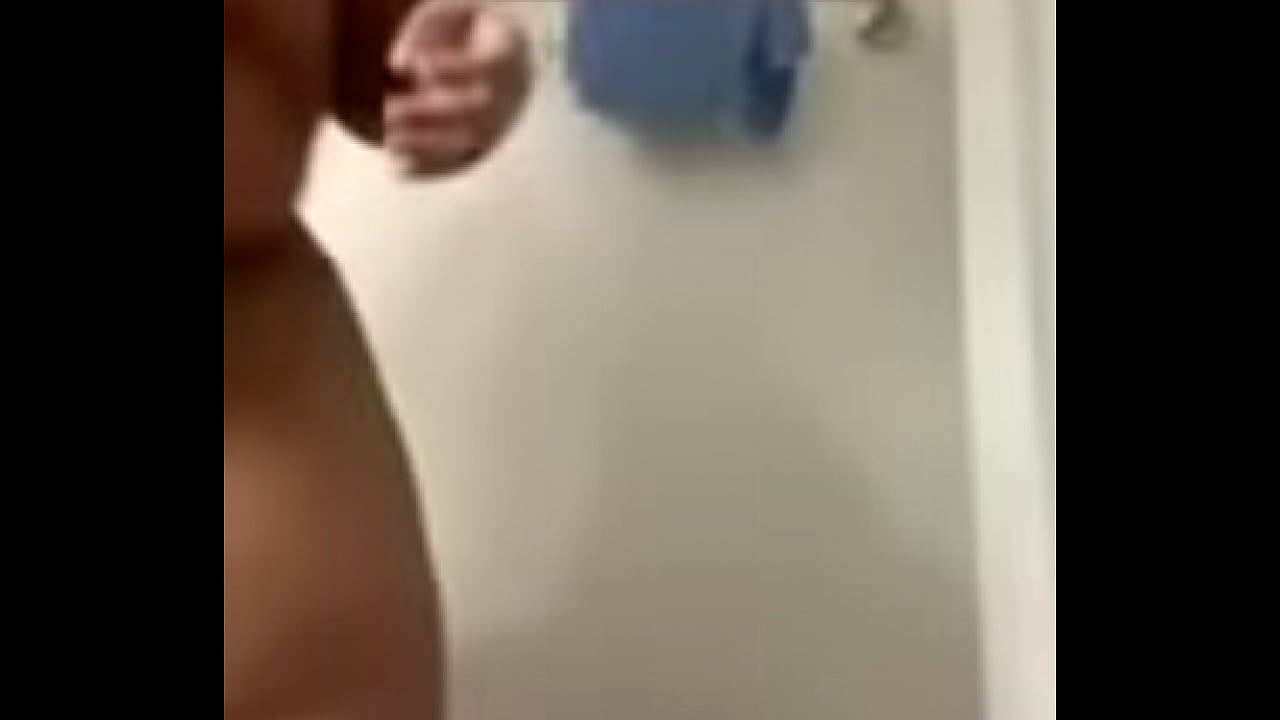 Twerking bathroom nakedness