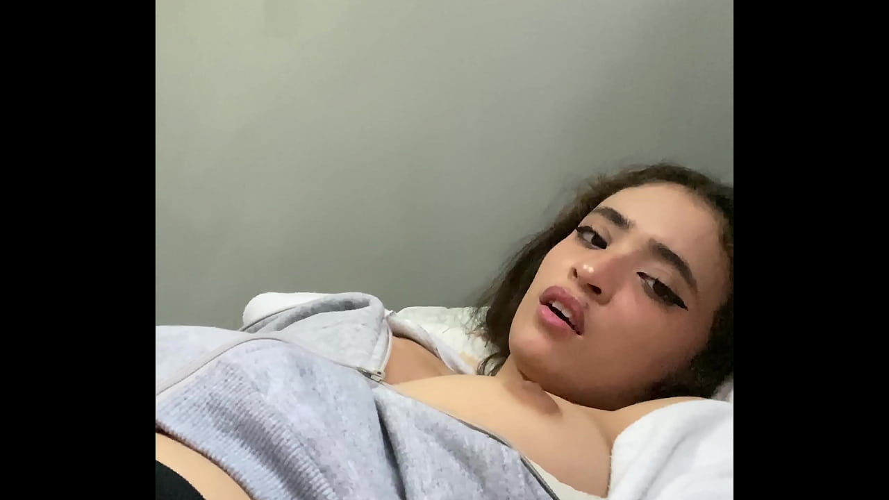 Cute Teen Girl Masturbating - nessaacxx