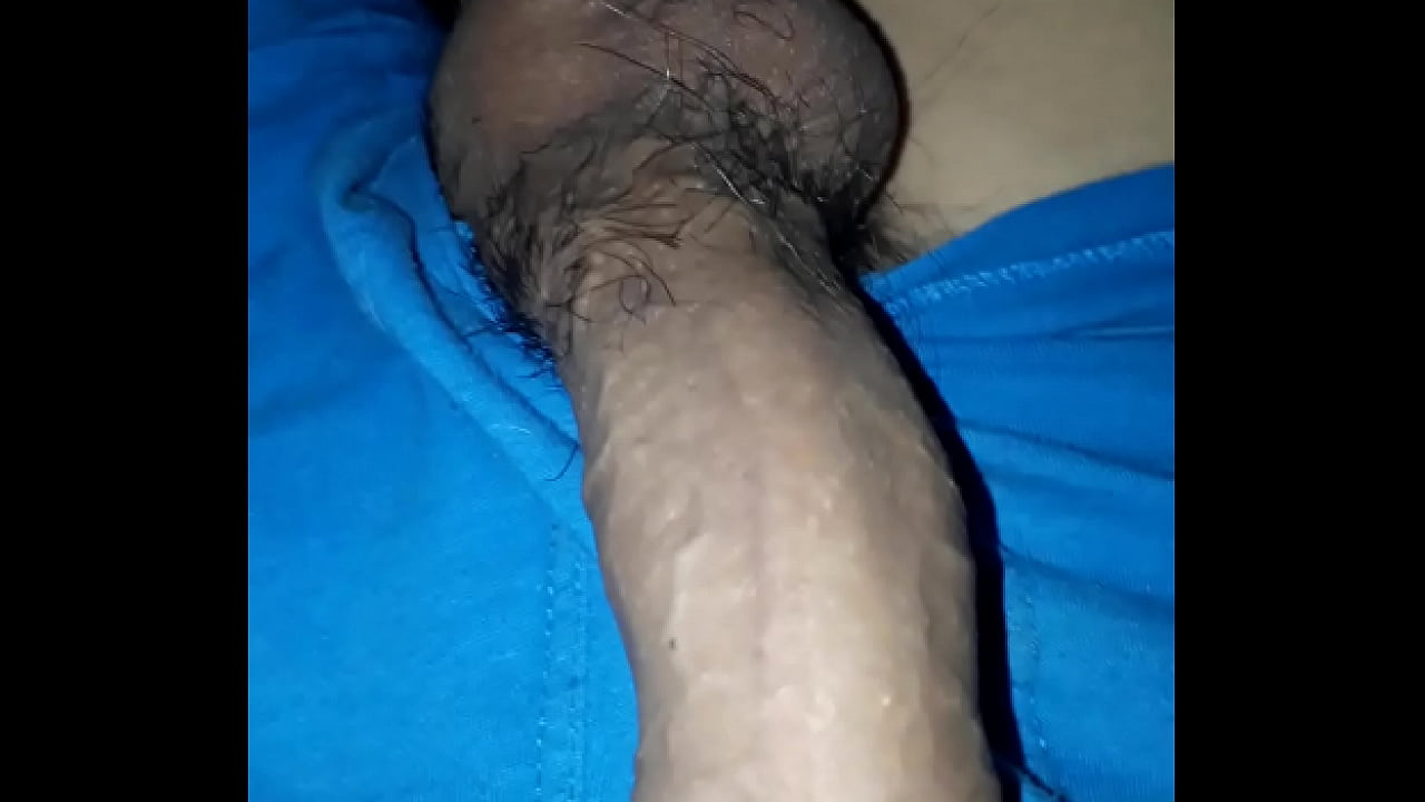 mostrando mi pija dura y llena de lechita caliente para tirar