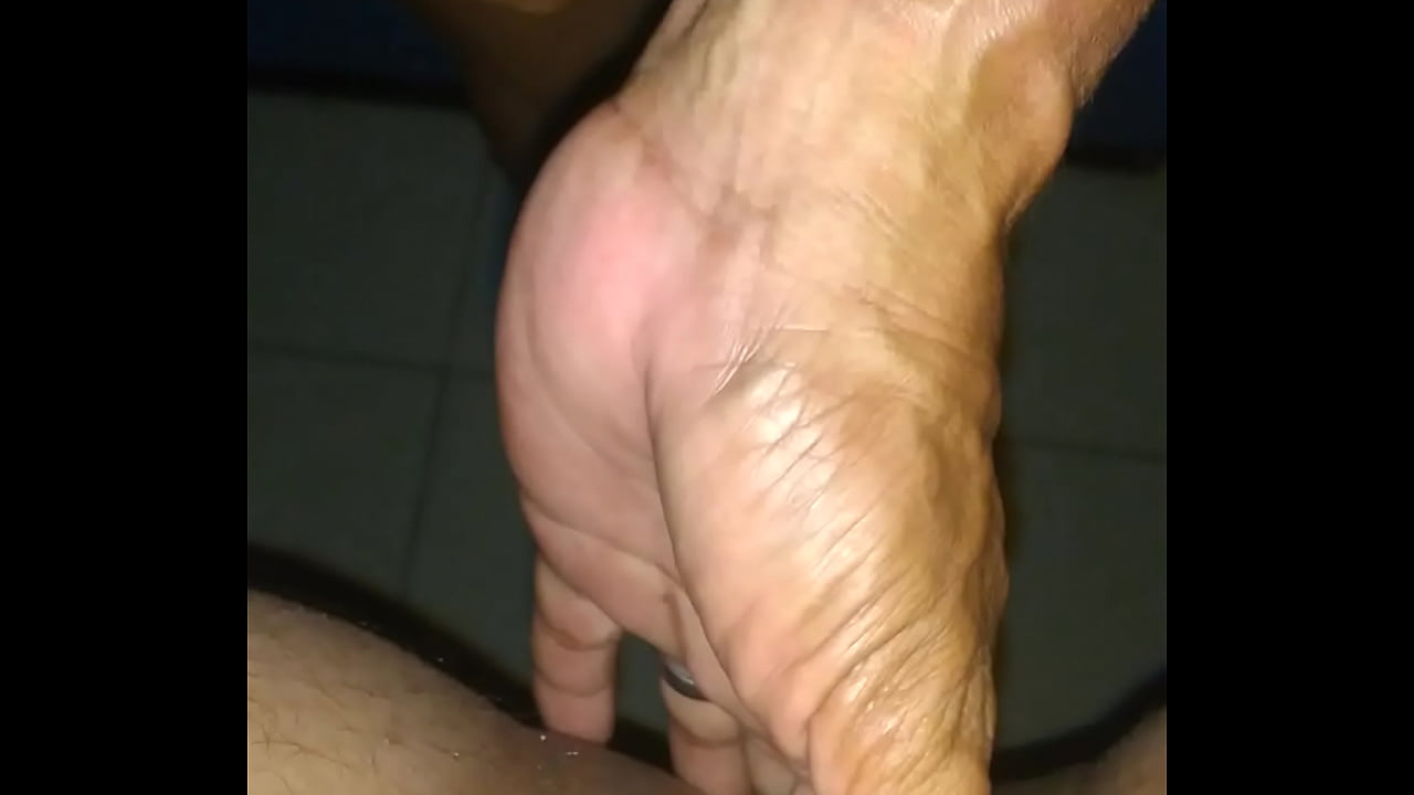 Meu tio gozando dentro de mim