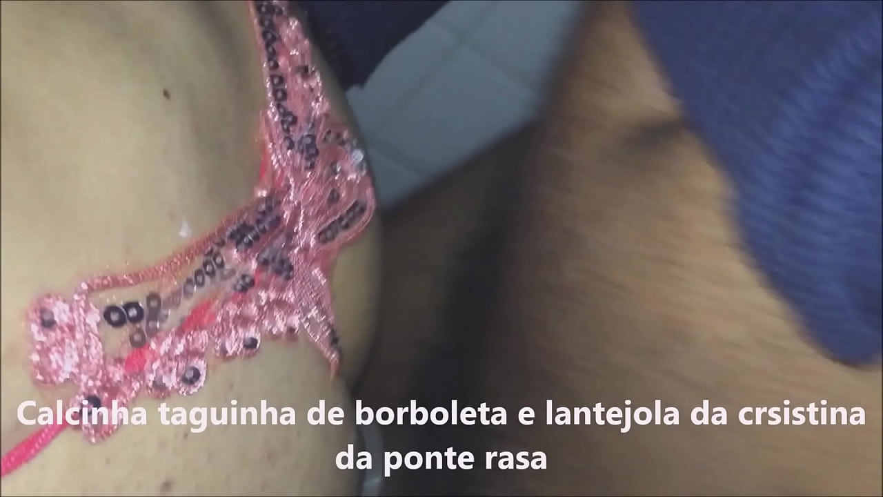 Eu usando uma calcinha tanguinha com borboleta atras e soutien de borboleta da Coroa gostosa