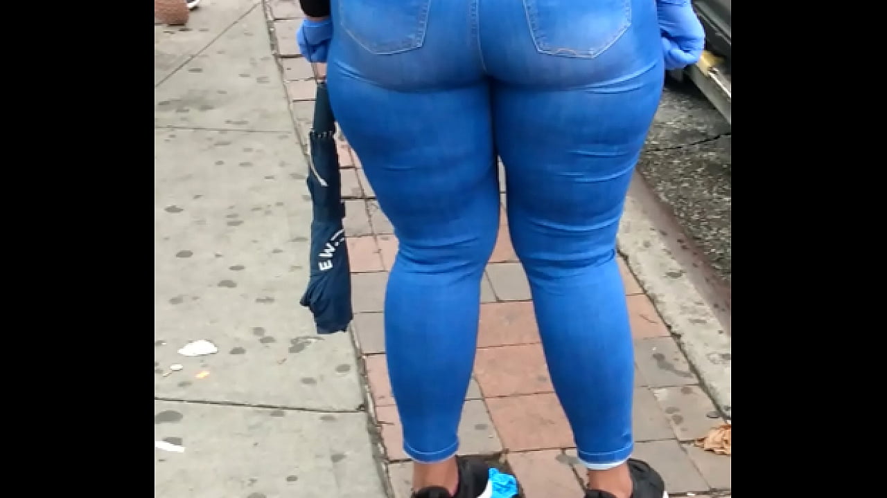 Big Spanish Booty in tight jeans