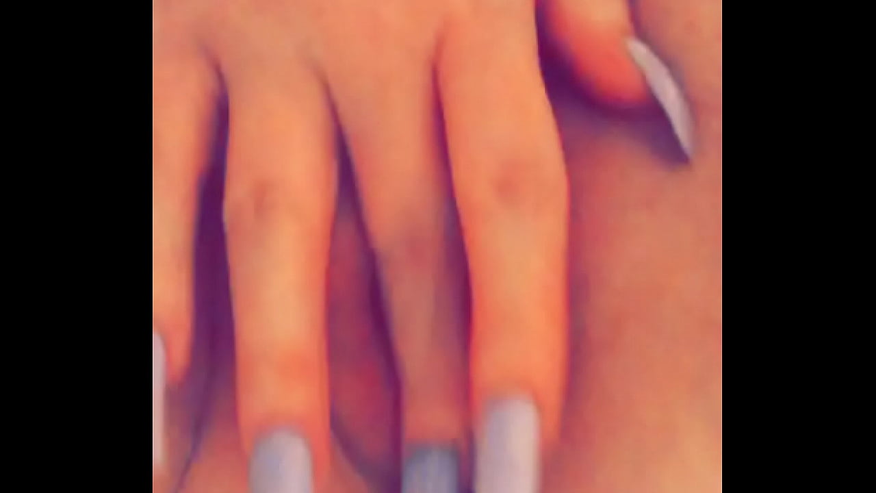 Pawg fingers herself