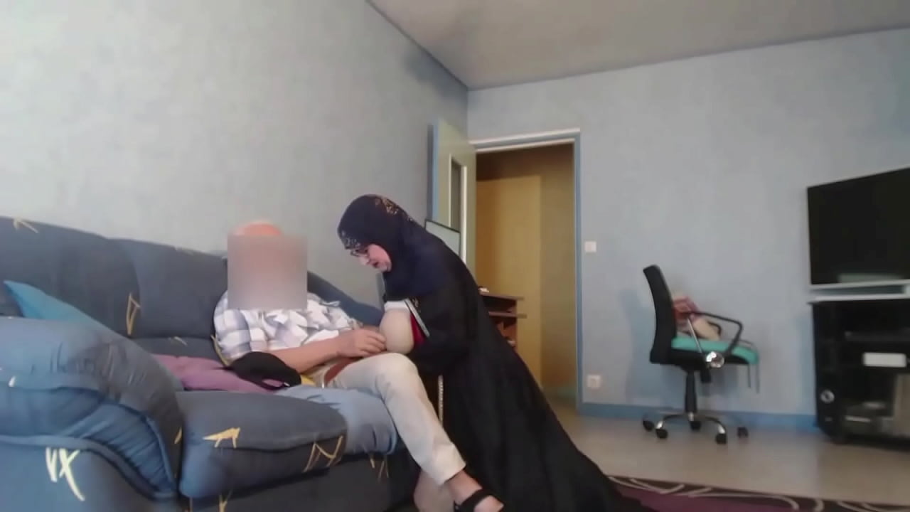 veiled sister sucks an old arab