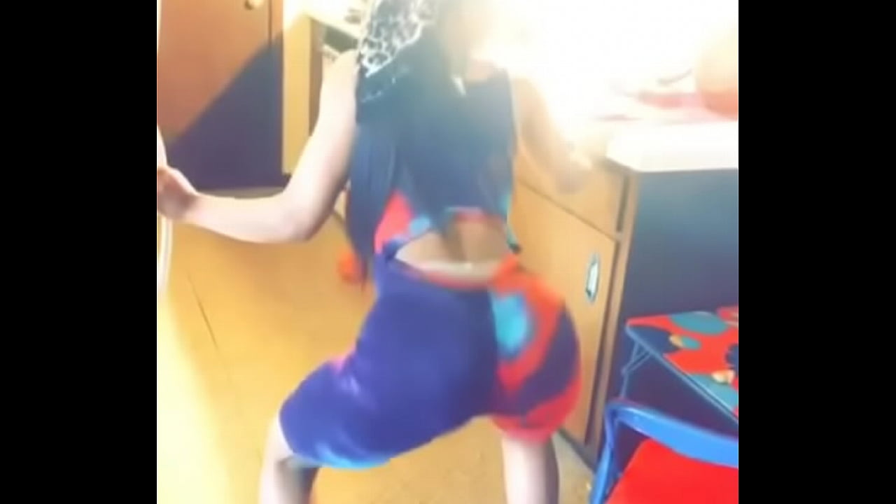 Honeymoe sexy ass twerk