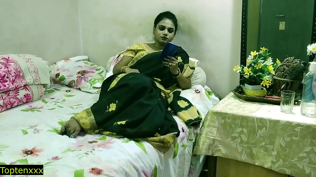 Desi honry bhabhi secret sex with BA pass boy !! New sex video