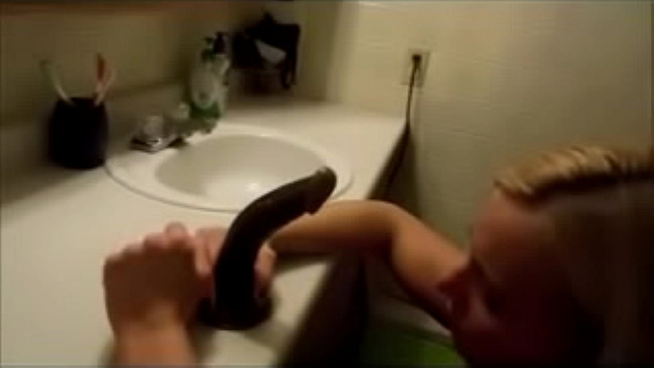 amateur sucking big dildo