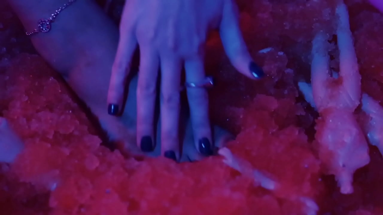 Lesbian Foot Worship in Messy Jelly