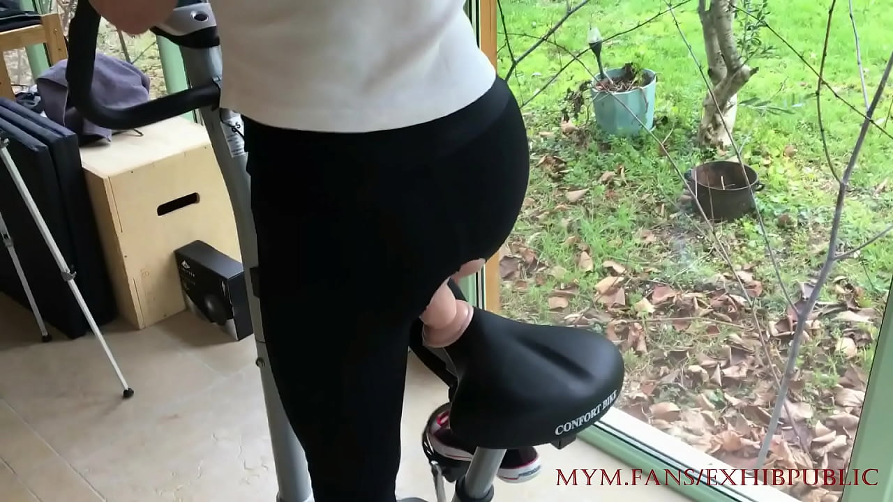 in leggings at the gym, I play with a dildo until orgasm