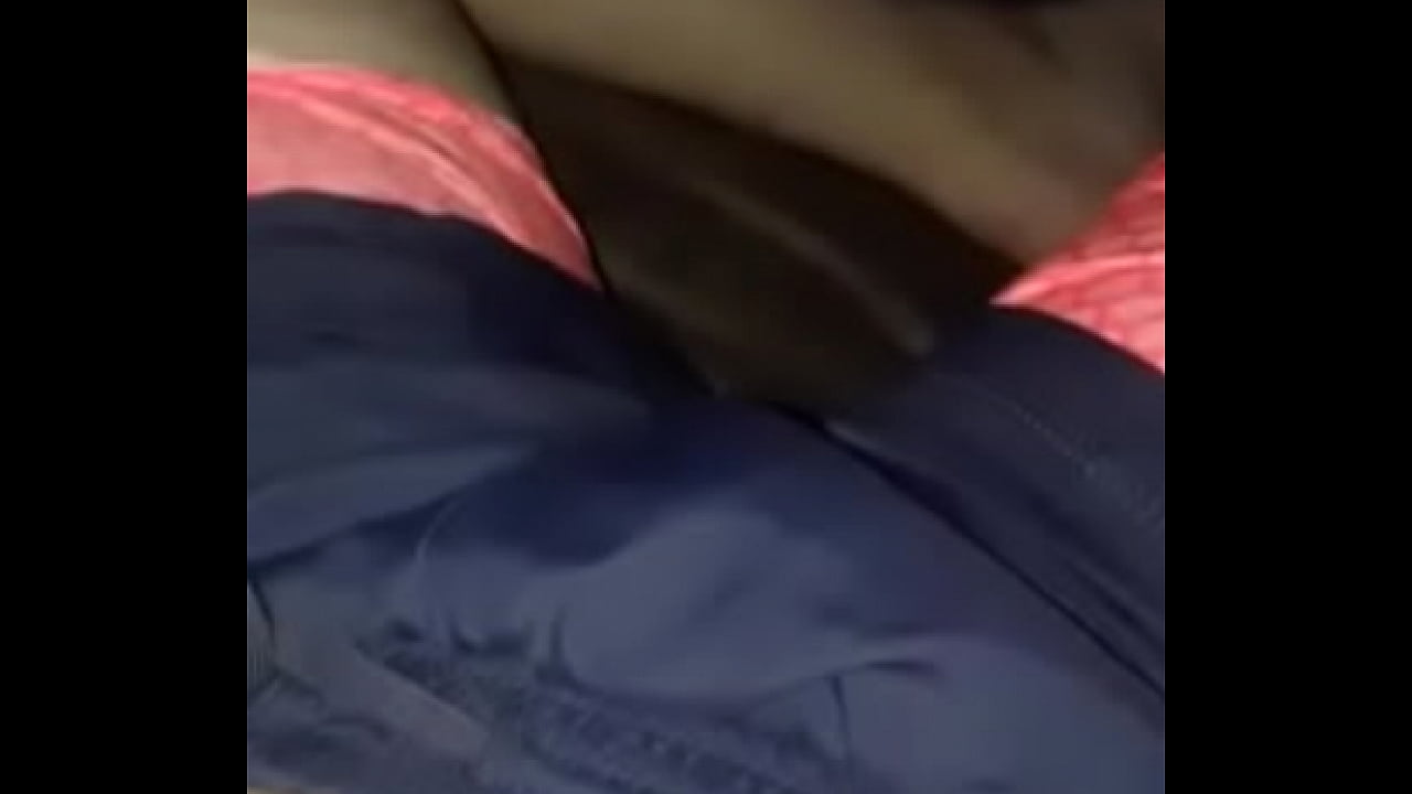 Me pongo caliente y le envío video a mi novio