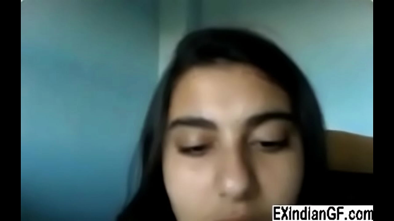 Indian teen slut masturbates on cam