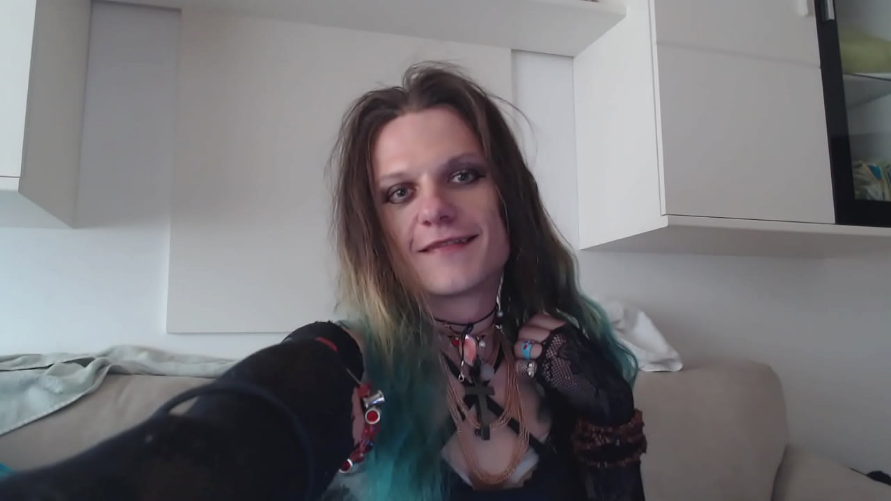 Transitioning, cocoon fase. 6m HRT. docs with deadname cus I cant decide how i call myself! WHELP? Suggestions?