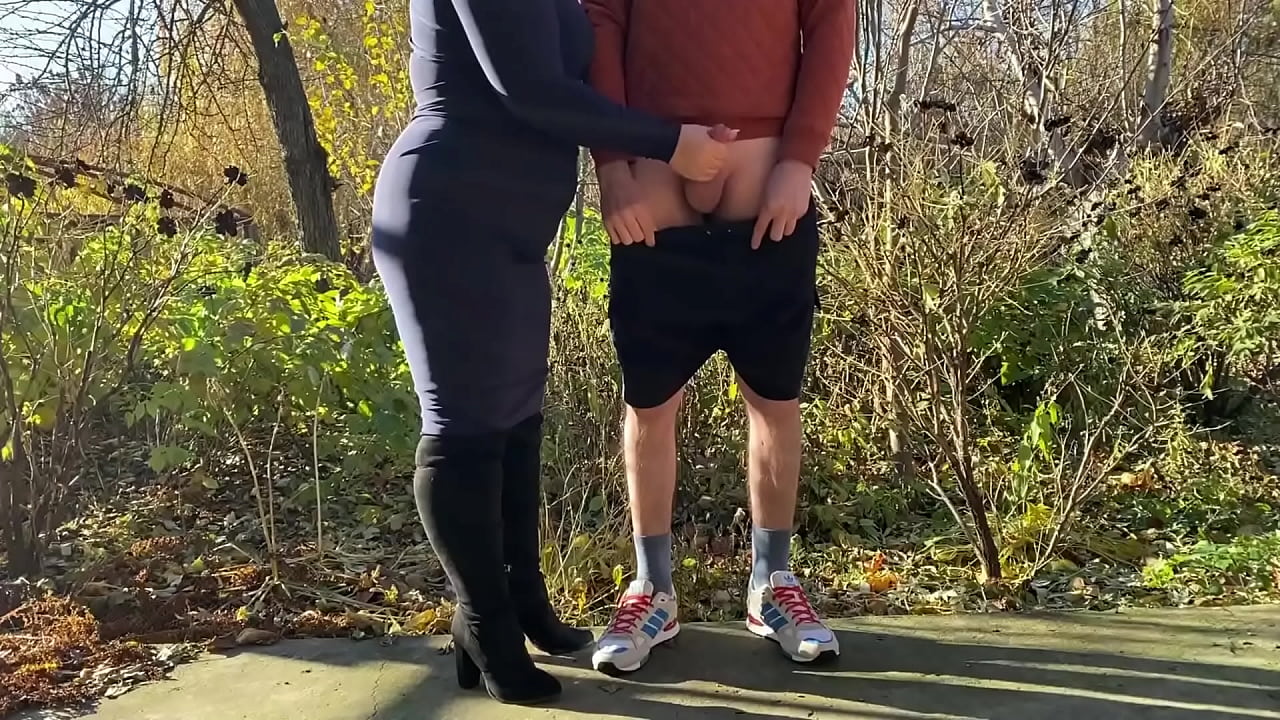 Mother in law tries hard to make me cum in a public park