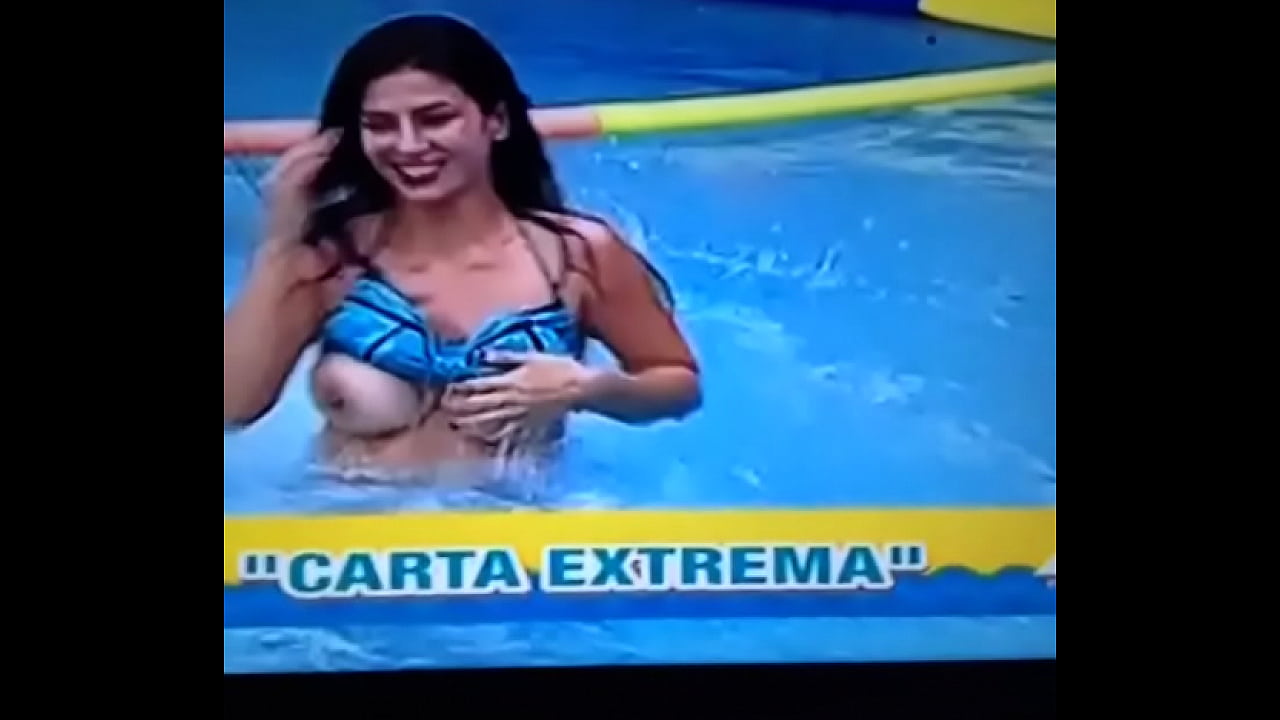 Claudia Ramirez muestra las Tetas en Programa VEX