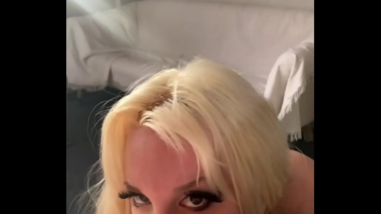 POV BLOWJOB TO MY FRIEND TILL HE CUMS ON MY MOUTH - BLONDIE FESSER