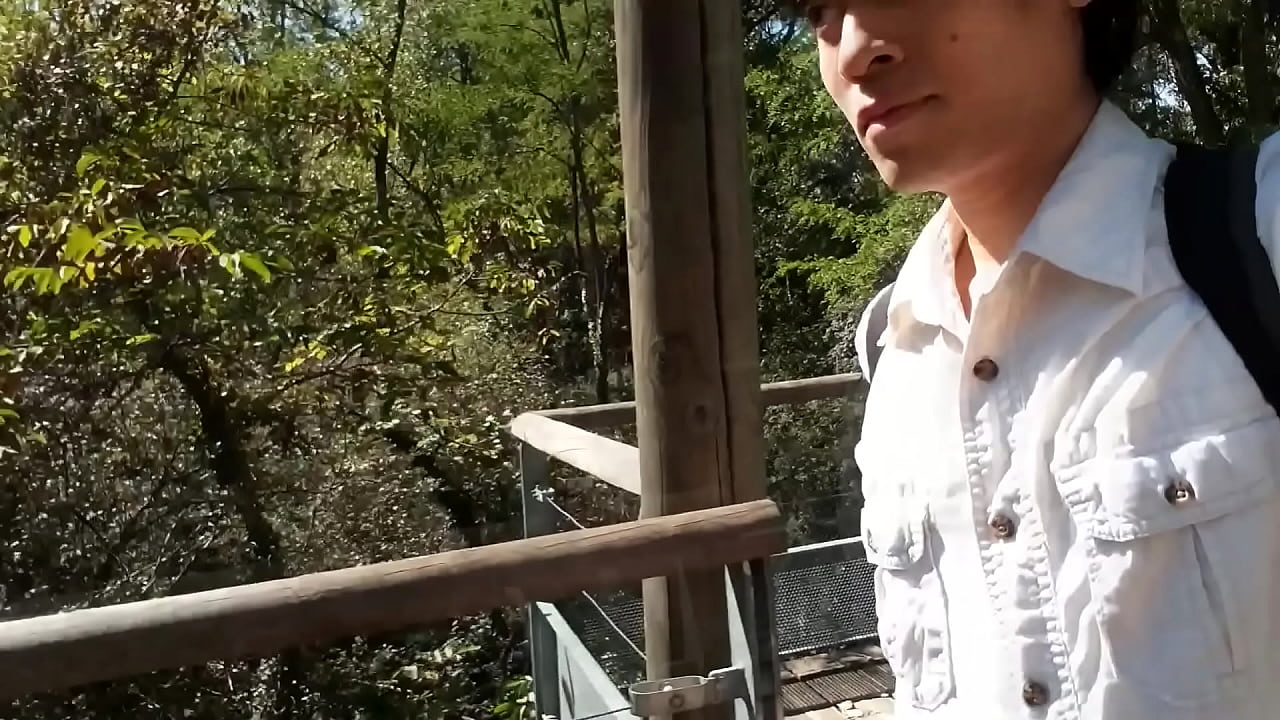 Oh yeah, sexy twink like to walk bare feet outdoor, in water, on plants, on wood, on soil | Vid for Boy Feet Lovers