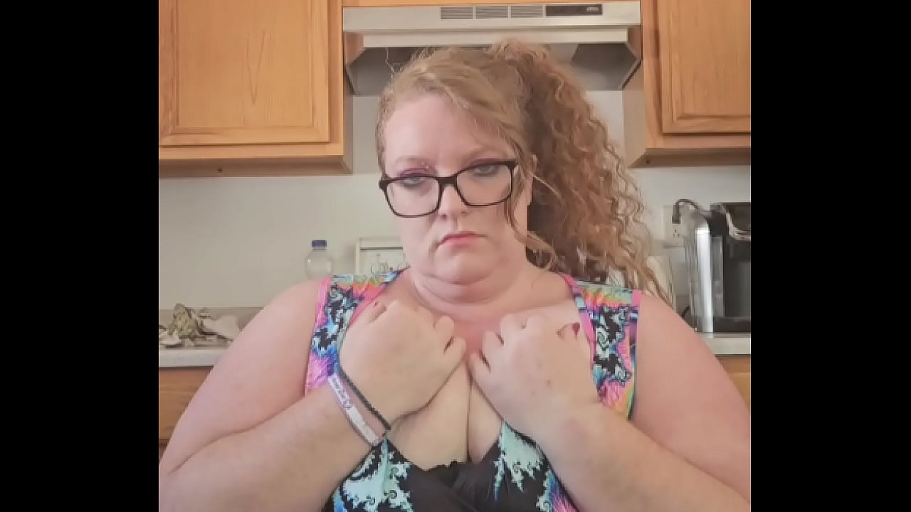 Bbw shakes her ass and gives a pov lapdance
