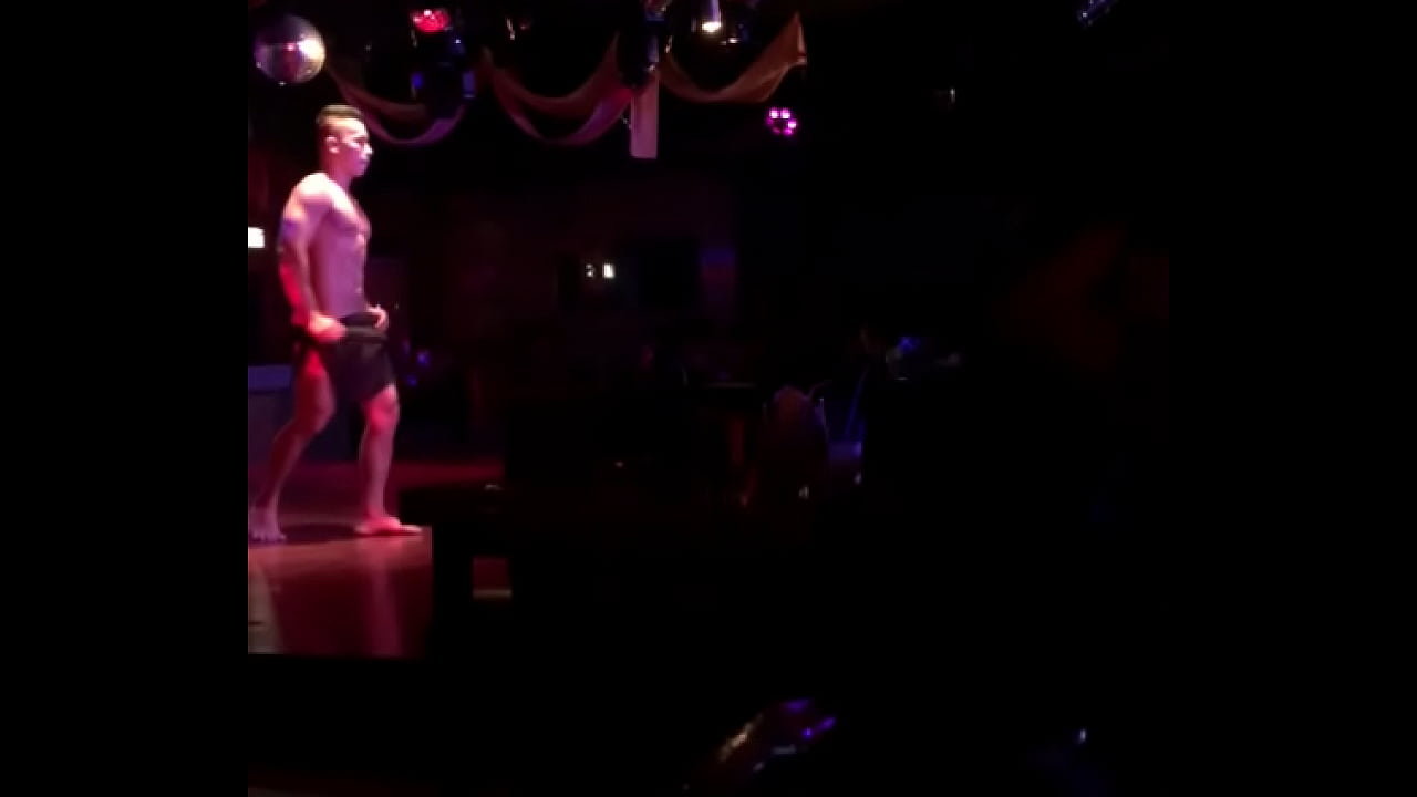 Solution Gay bar dancer.MOV