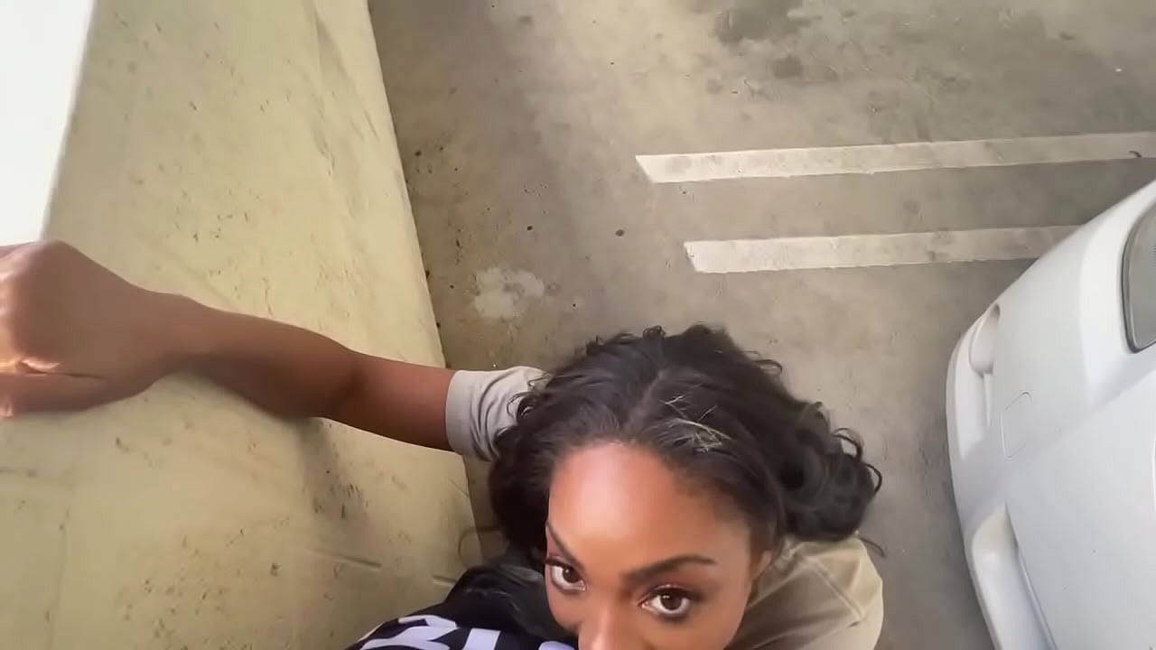 Ebony slut sucks dick