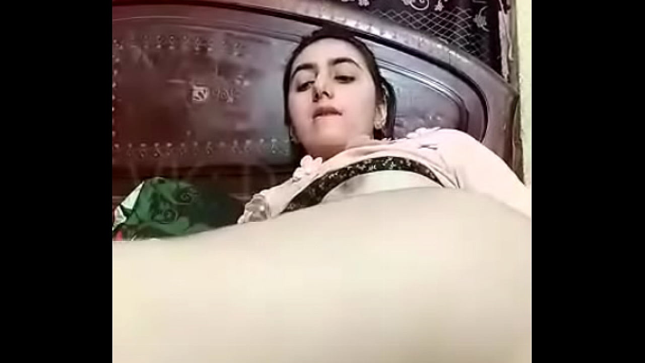 Pakistani girl show boobs and ass