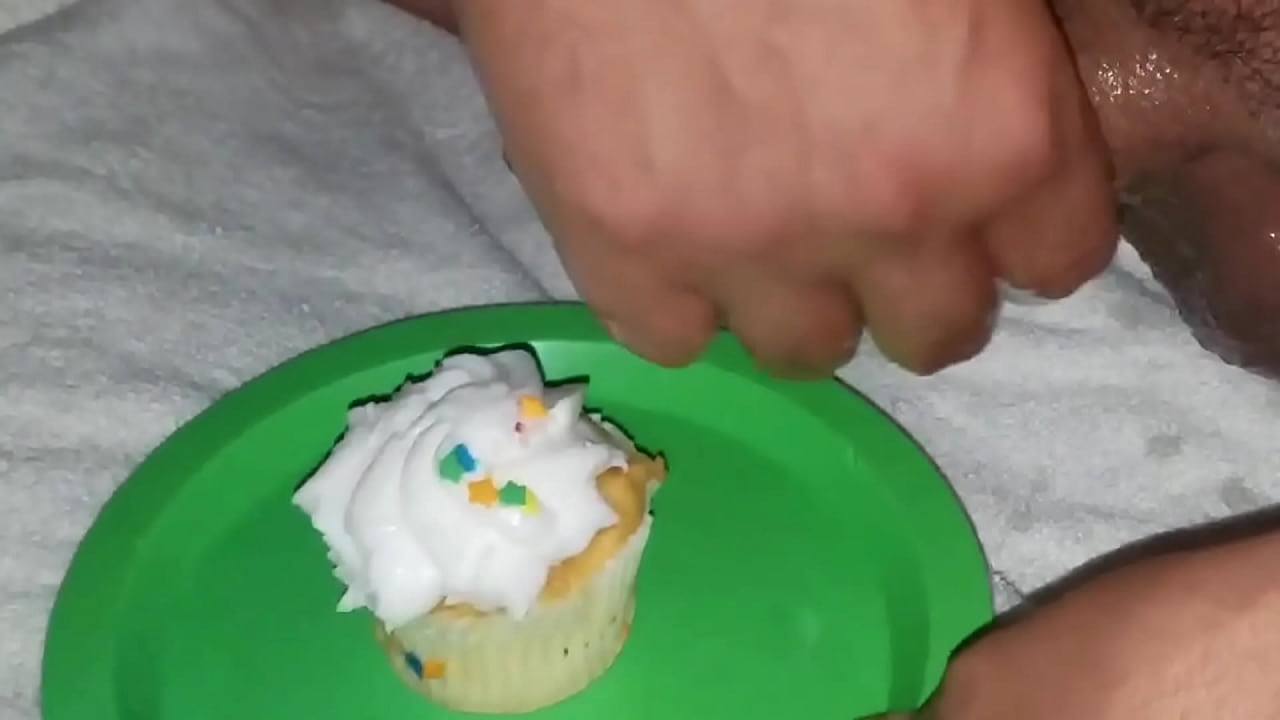 Making Cum cupcake.