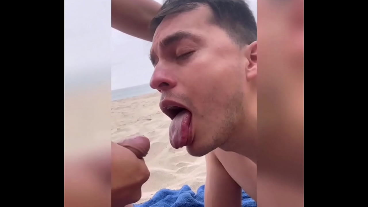 A stranger gave hot cum on the beach