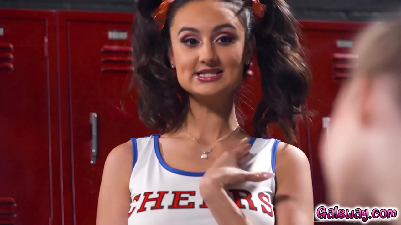 Cheerleaders squirting in locker room