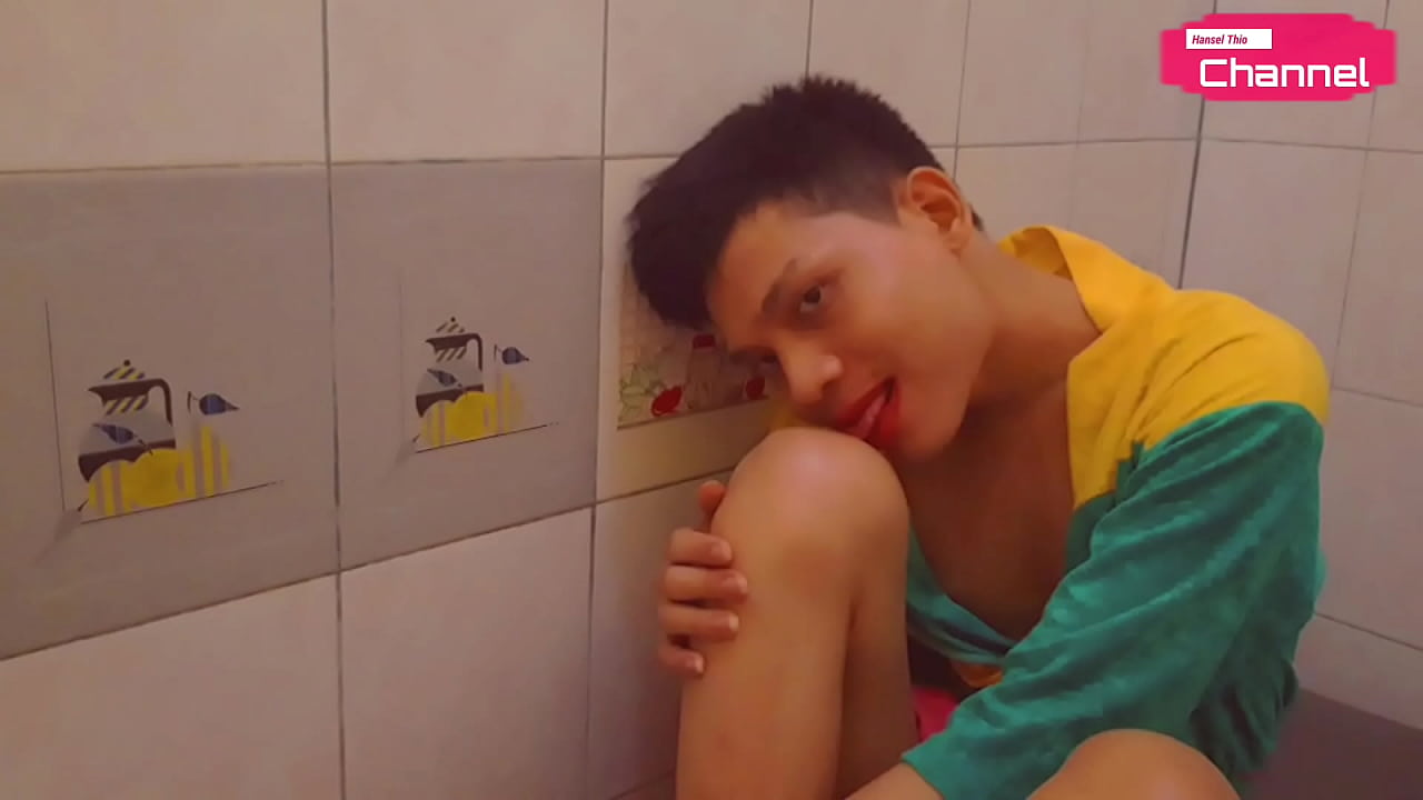 Hot Asian Teen - Porn Star Model Hansel Thio Naps In Bathroom P2