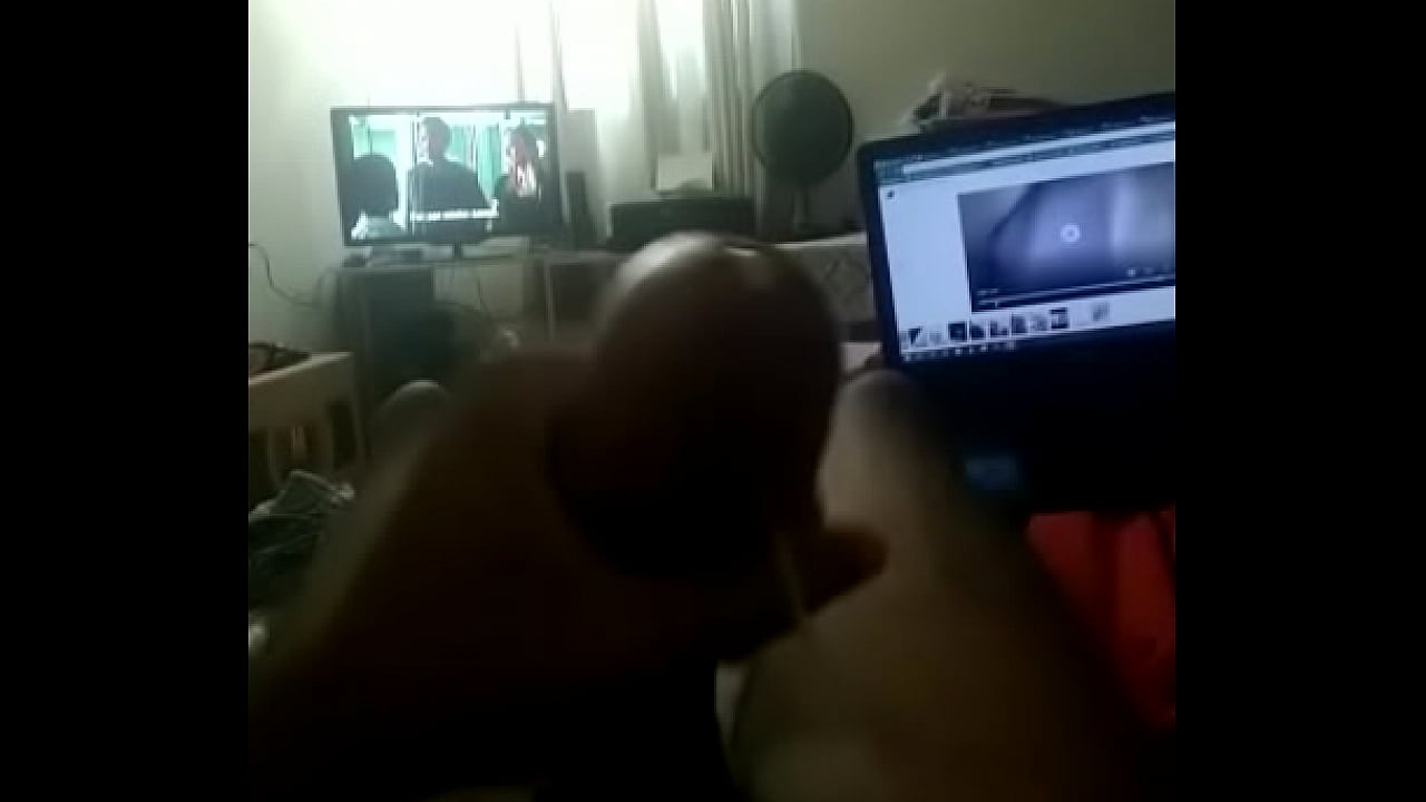 Novinho com tesão gozando gostoso