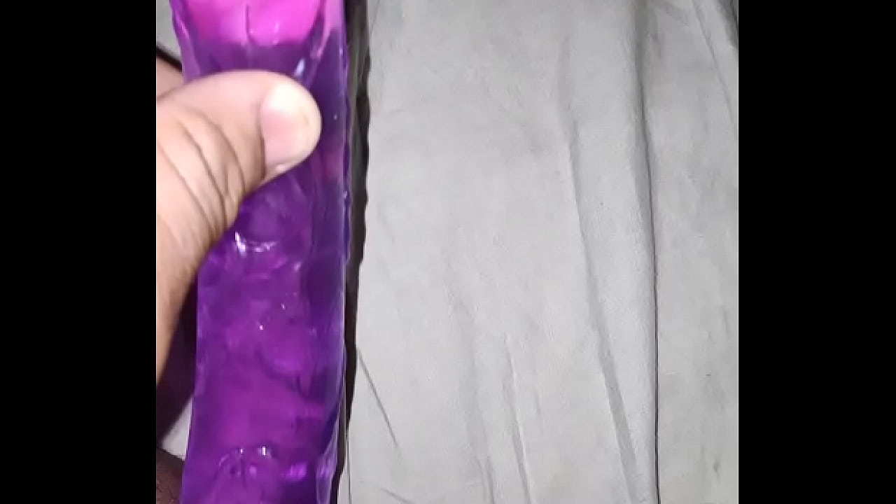 jugando con dildo morado 2 parte