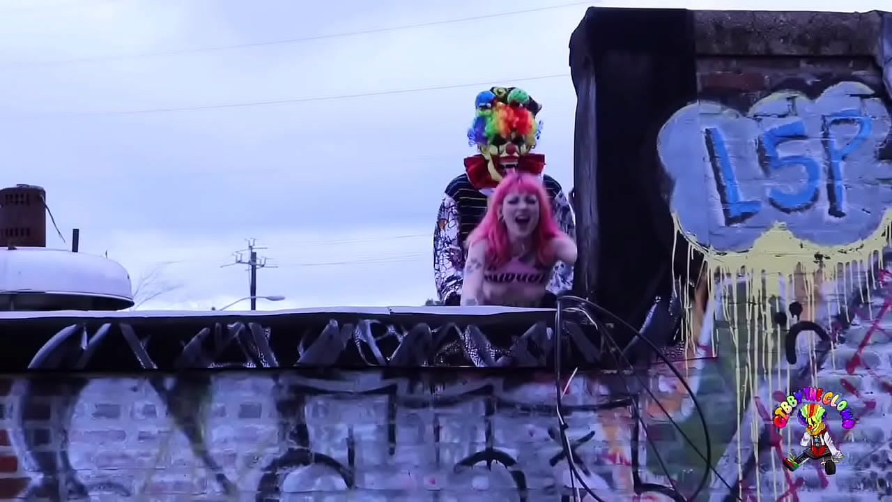 Gibby The Clown fucks Fucktoyjude at little five points In Atlanta!