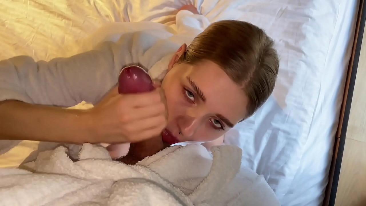 Californiababe is fucking and swallowing cum