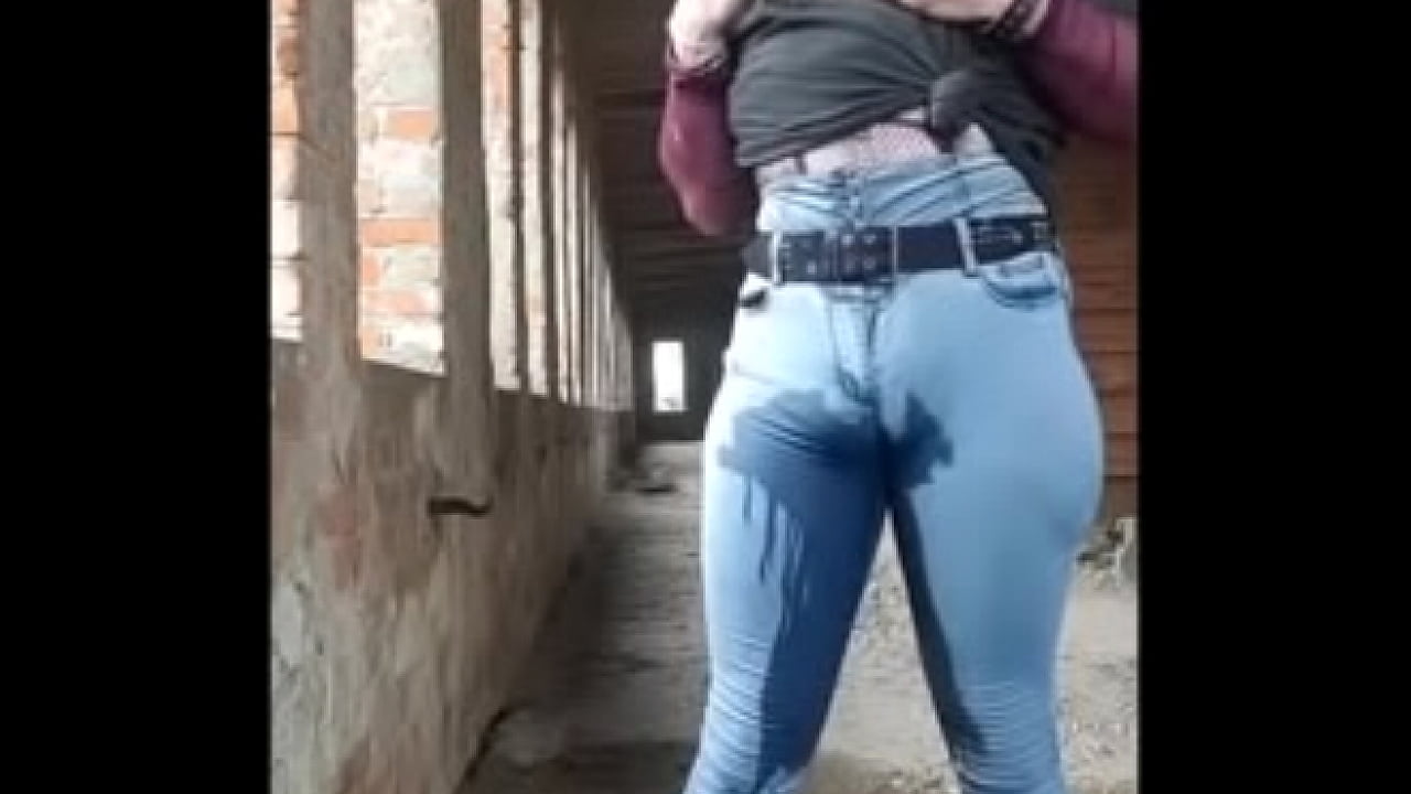 kiara is pissing in her jeans