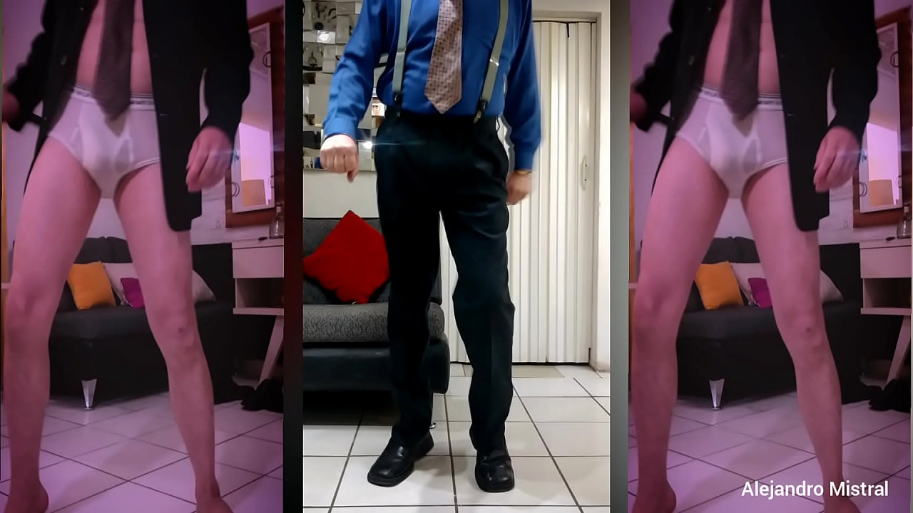 Amateur en traje bailando mostrando su verga