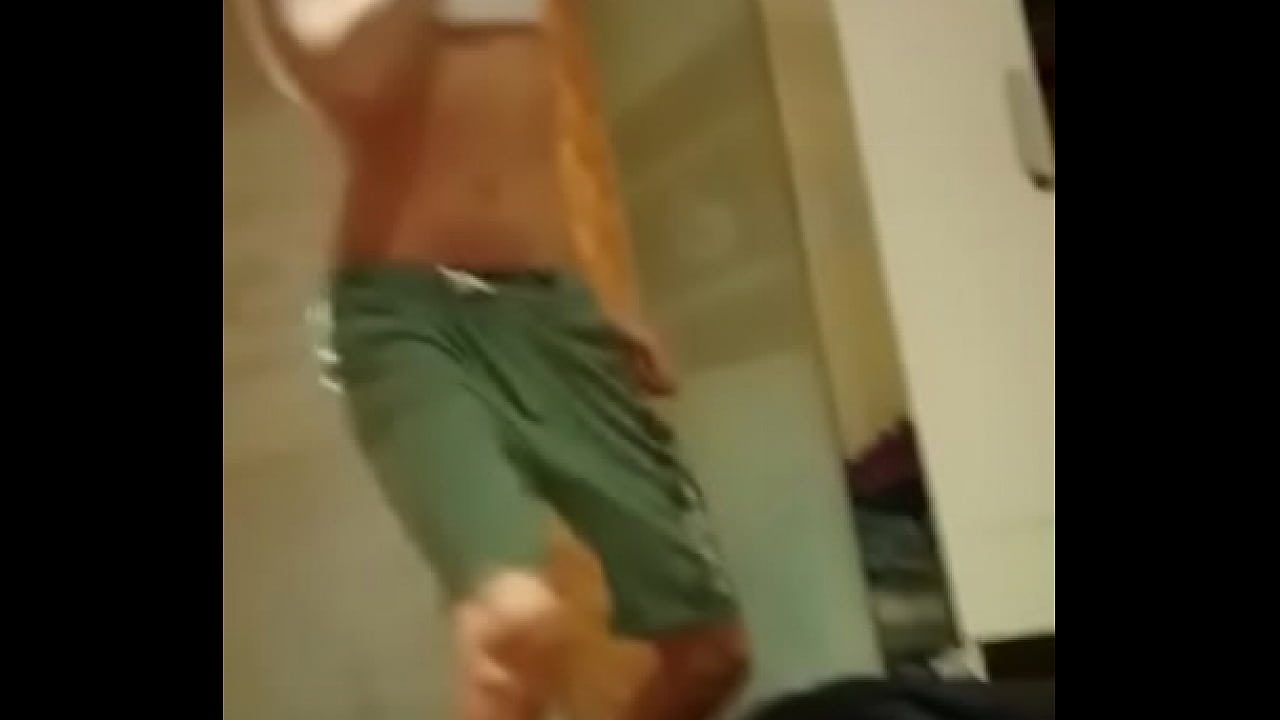 Twink dancing hot latíno