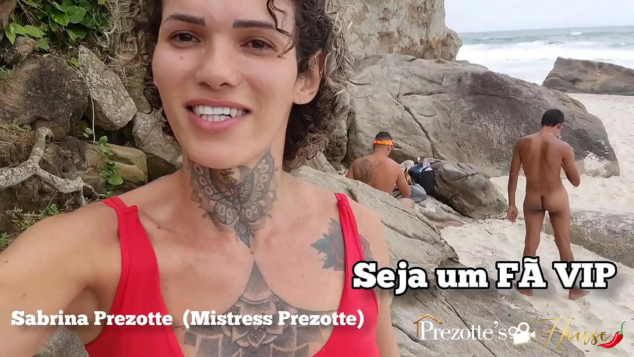 Travesti gostosa fudendo com todos na praia de dia