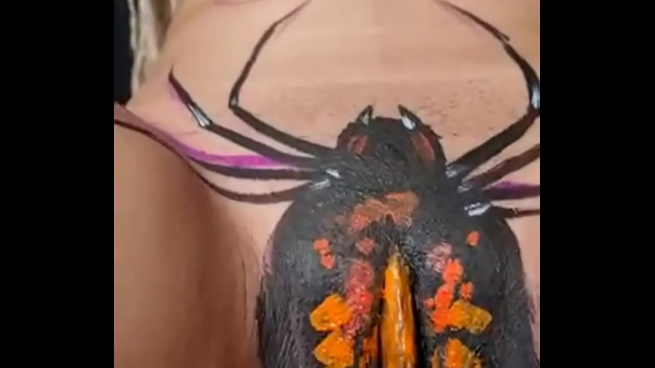 Mabellacol desnuda caliente sexy araña halloween.