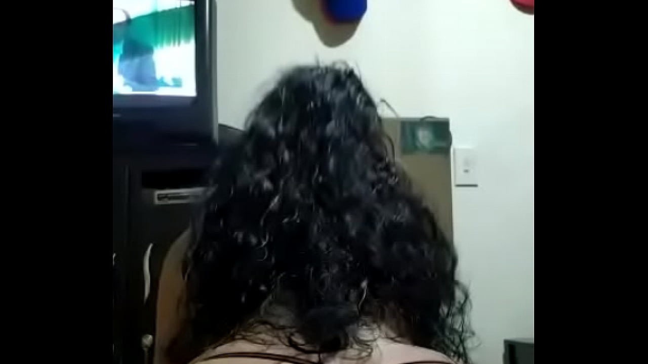 Madrastra caliente tiene sexo con su hijastro siempre que estan solos !!