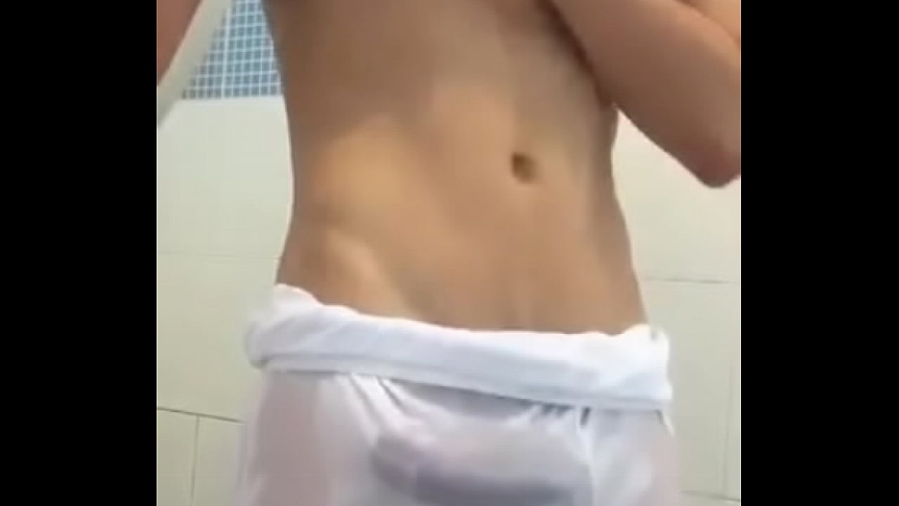 Molhando o corpo e a cueca