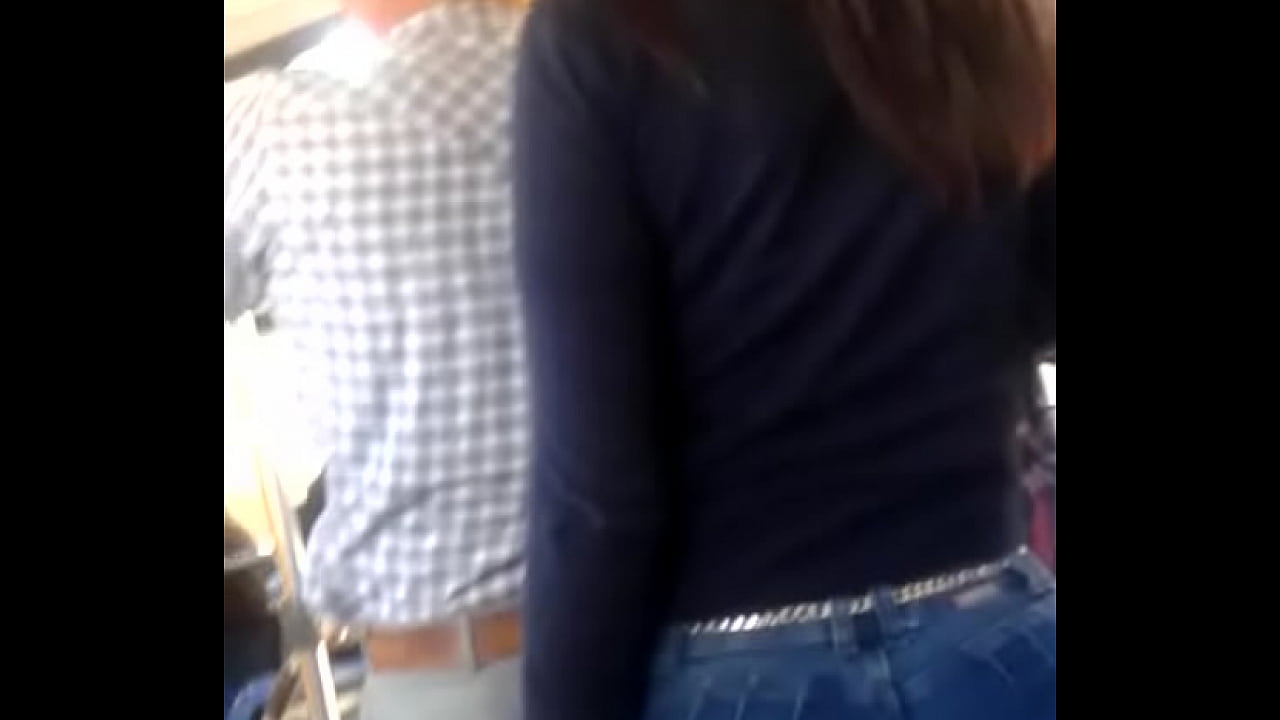 ricas nalgas en el autobus