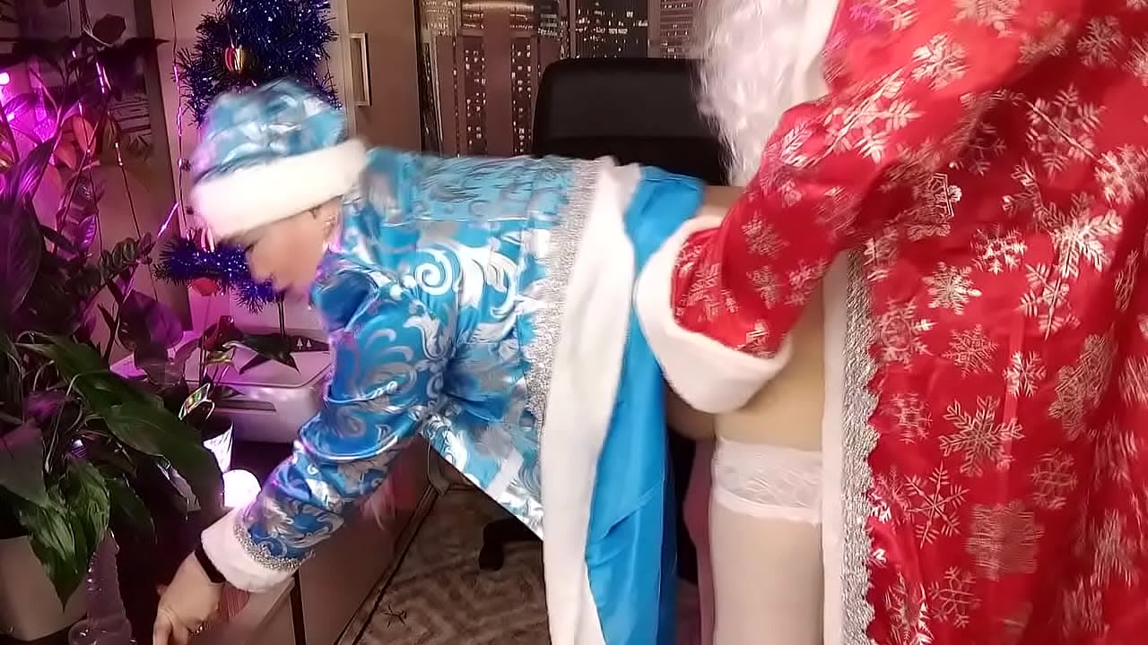 The mature Snow Maiden is sucking Santa!