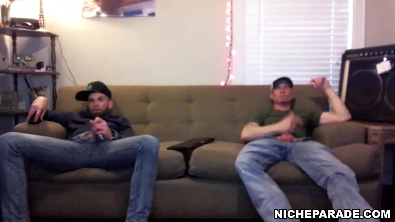 NICHE PARADE - Spycam Footage Of 2 Str8 Dudes On My Sofa