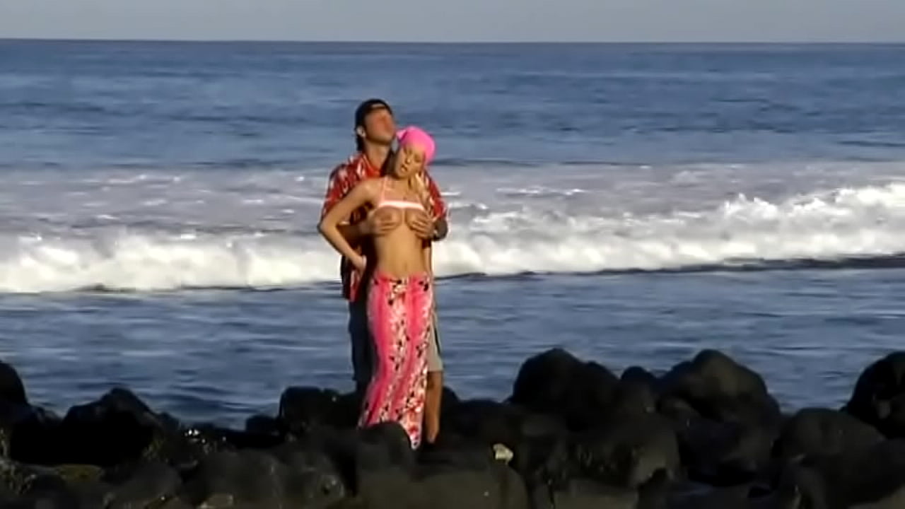 Alexa Takes Her Man down to the Seashore for Some Afternoon Sex