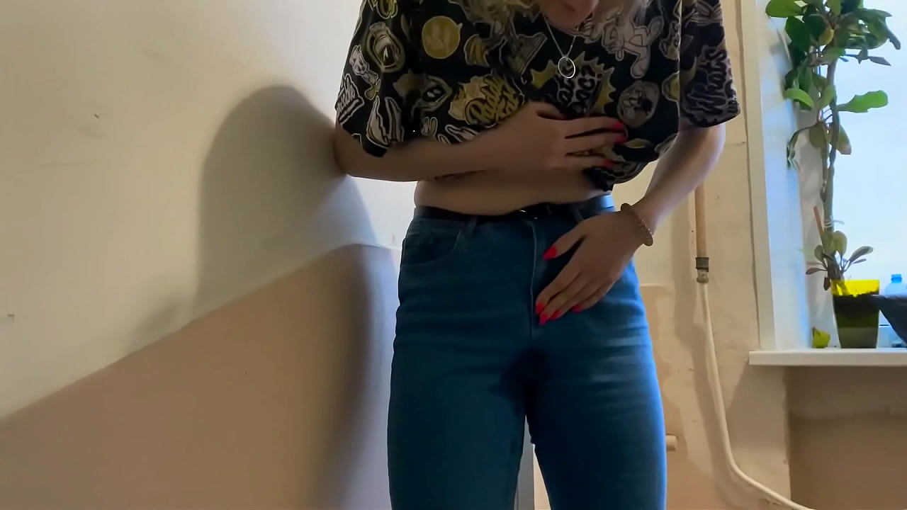 Sexy Babe Extreme Public Jeans Wetting