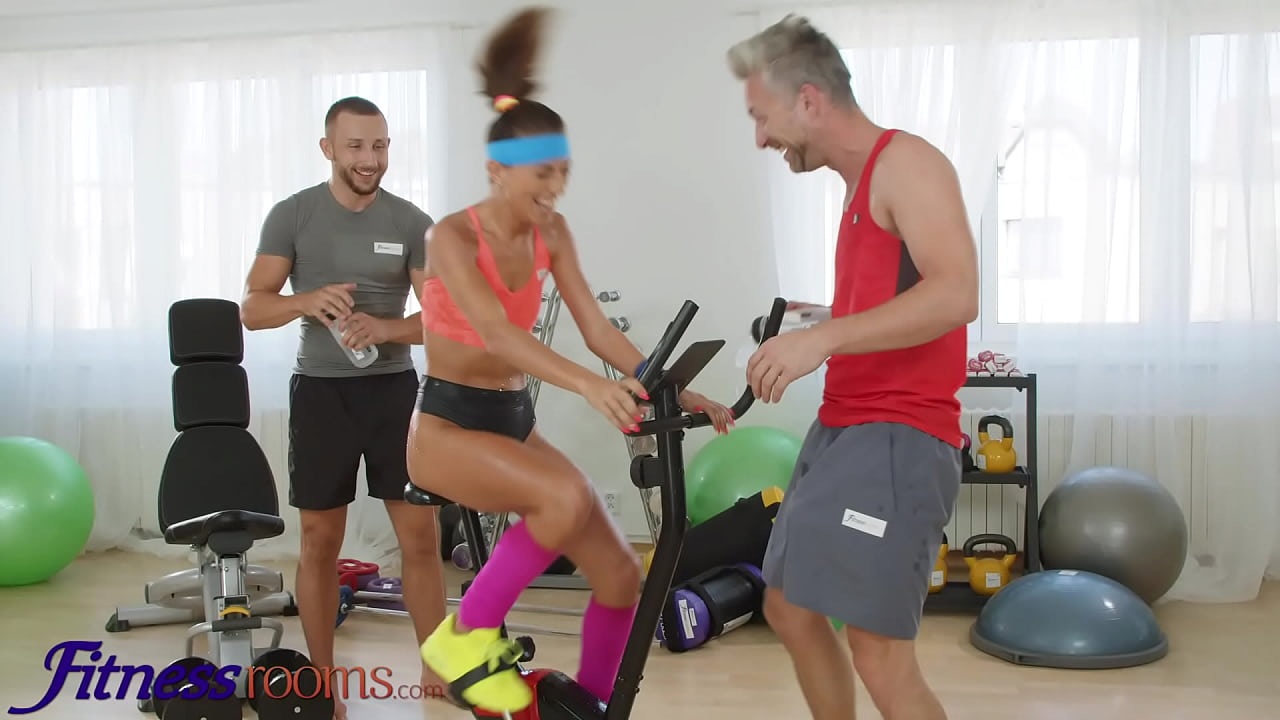 Fitness Rooms Horny euro babe Megane Lopez takes two cocks with DP workout